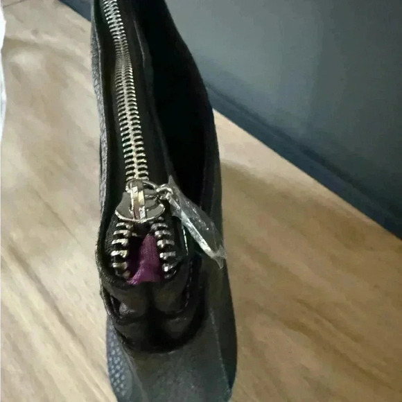 NEW in BAG • Younique pebbled faux Leather embossed Makeup Bag w/ purple lining - Picture 3 of 6